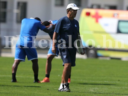 Prensa brasileña le pregunta a Pinto que cuándo dirigirá a Brasil