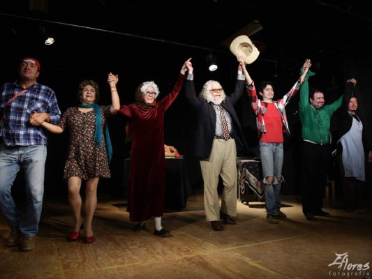 Grupo teatral Bambú actúa obra 'Farsa y justicia del señor juez'