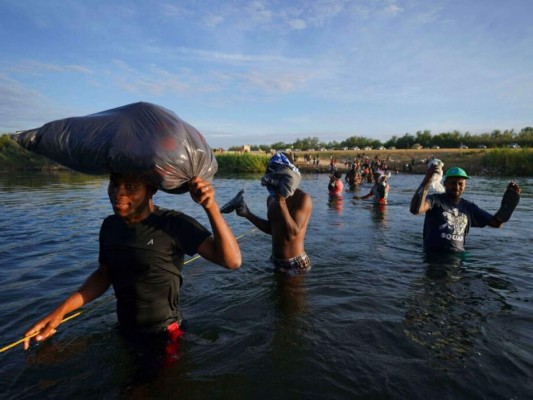 Todos los migrantes en Texas han sido desalojados, según autoridades de EE UU