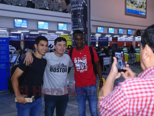 Sonrientes y emocionados, así viajaron los legionarios de la H tras vencer a Trinidad