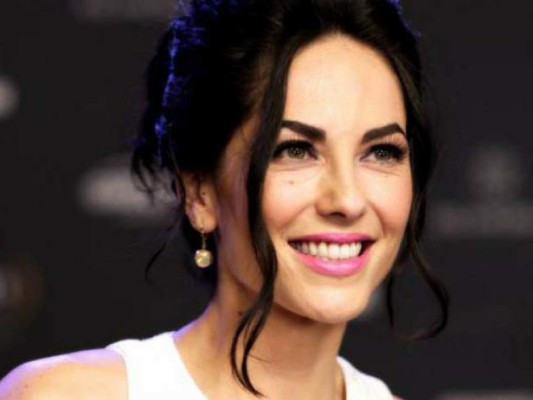 Bárbara Mori sostiene romance con un productor de cine