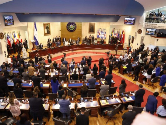 Destitución de jueces en El Salvador 'socava gravemente la democracia' (Bachelet)
