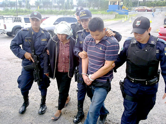 Policía libera a joven secuestrada y captura a pareja que la cuidaba