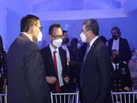 Así fue la histórica inauguración del aeropuerto internacional de Palmerola (Fotos)