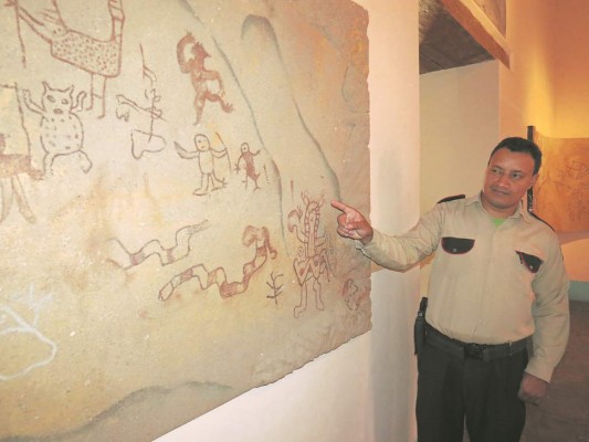 Guardianes del enigma y de la historia