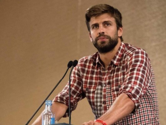VIDEO: Gerard Piqué rompe en llanto en un evento al hablar de sus padres