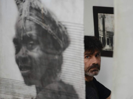 Francés Nicolás Guyot devela crueldad de la guerra en exposición en Honduras