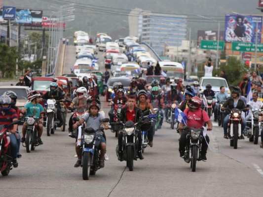 Así fue la caravana del sector transporte para exigir la rebaja al precio de los combustibles