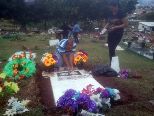 Honduras: Capitalinos recuerdan a sus muertos en el Día de los Santos