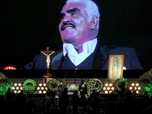 Con lágrimas y serenata al lado de la Virgen de Guadalupe : así despidieron a Vicente Fernández, el ídolo de las rancheras