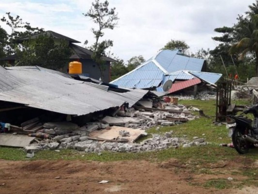Suben a 30 los muertos en el terremoto en Indonesia