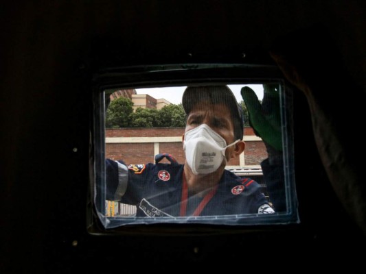 FOTOS: El suplicio de los venezolanos por agua y combustible en cuarentena