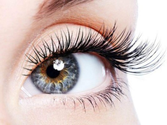 Trucos caseros para hacer crecer las pestañas rápidamente
