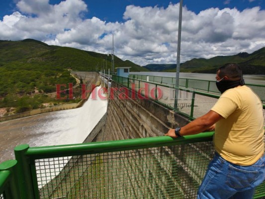 Imágenes de represa La Concepción en su nivel máximo tras intensas lluvias