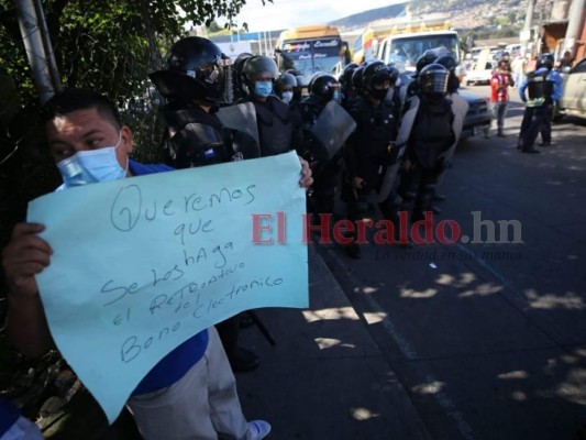 Por elevados costos y promesas incumplidas protestas mototaxistas en la capital (FOTOS)