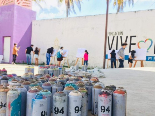 Con grafitis, jóvenes promueven valores positivos y descubren amor por el arte