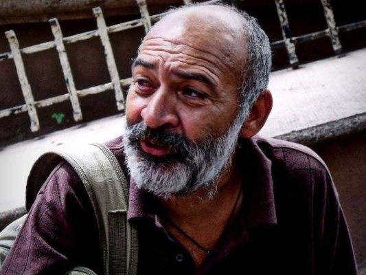 Con la jaula abierta: Los poemas de Leonardo Montes de Oca