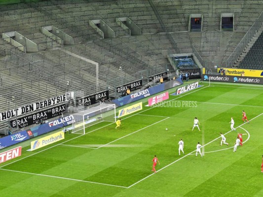 Miles de hinchas de cartón 'animarán' al Gladbach a puerta cerrada&nbsp;