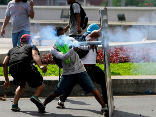 Aumentan a 10 los muertos por protestas en Nicaragua; Daniel Ortega acepta diálogo