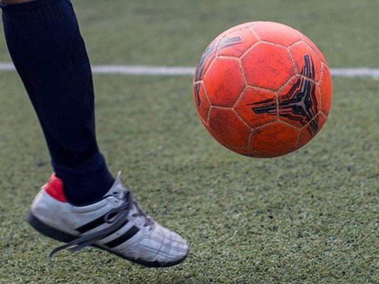 Lejos de las estrellas y el foco mediático, los proletarios del fútbol