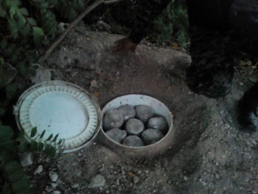 Encuentran balde con droga en colonia El Pedregal