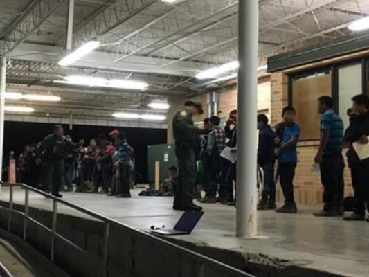 131 inmigrantes fueron detenidos en Texas, entre ellos, varios niños hondureños