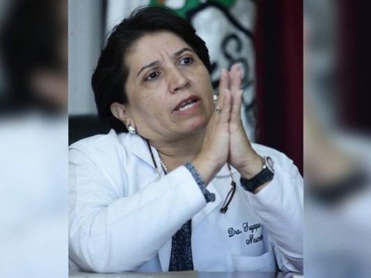 Hasta marcapasos colocan falsos médicos en el país