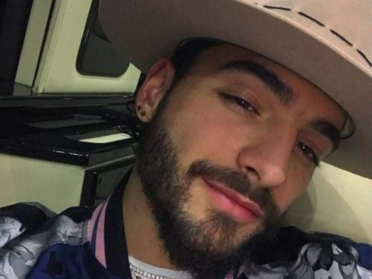 Maluma oficializa su noviazgo con Natalia Barulích en redes sociales
