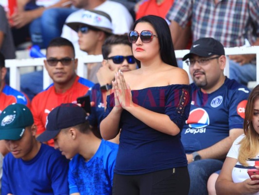 Olimpia vs Motagua: Bellas mujeres adornan el Estadio Nacional en la final de ida