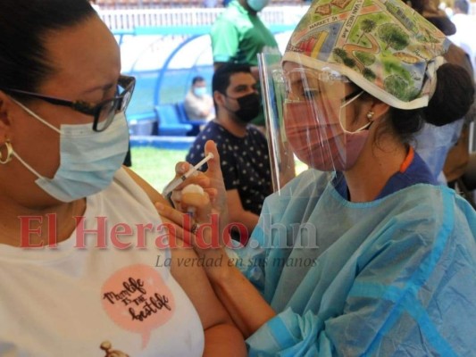 ARSA: Tercera dosis de Moderna sería efectiva para grupos vulnerables en Honduras