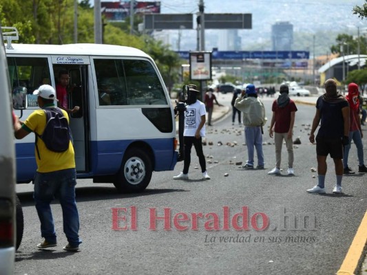 FOTOS: Protestas frente a la UNAH para exigir renuncia de Juan Orlando