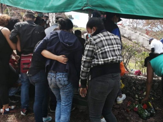 Desgarrador último adiós de menor ahogado en el río Choluteca (FOTOS)