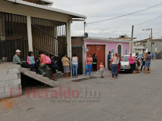 FOTOS: Así quedó la escena del crimen en el centro de salud de la colonia Alemania donde asesinaron a padre e hijo