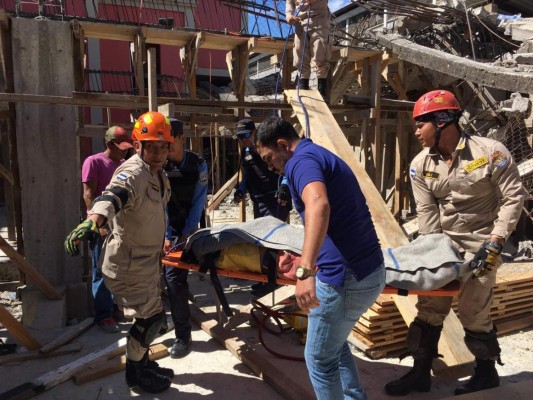 Las fotos del desplome de muro donde murió albañil en Comayagua