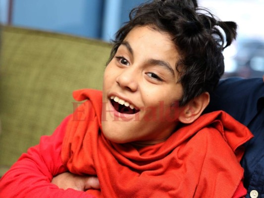 La simpática Denisse González urge de una resonancia magnética