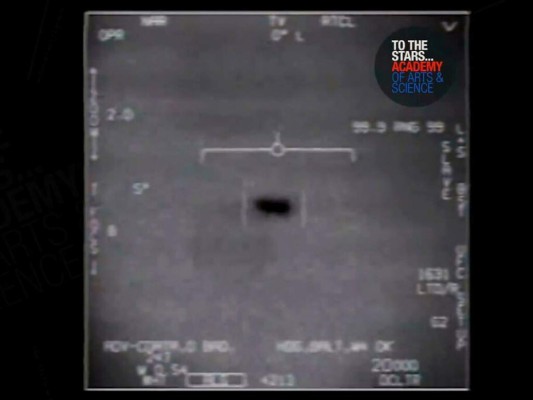 Esta es una fotografía del video captado por los agentes, la cual muestra el diámetro del objeto no identificado. Foto: AP