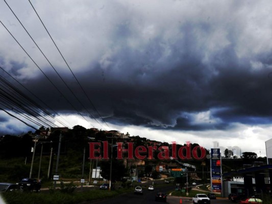 37 zonas de la capital están en alerta por intensas lluvias