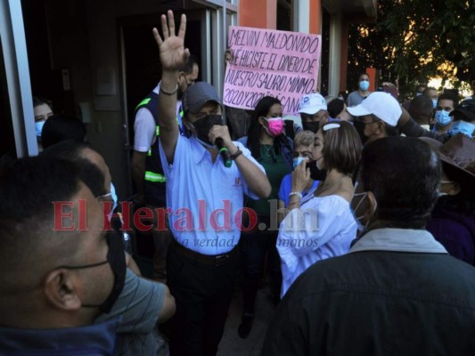 Fotos: Empleados de Hondutel se toman oficina principal para exigir pagos atrasados
