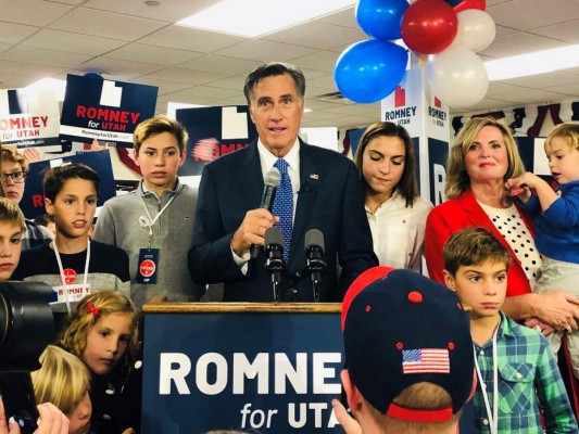 Senador republicano acusa a Trump de 'corrupción histórica' tras indulto a exasesor