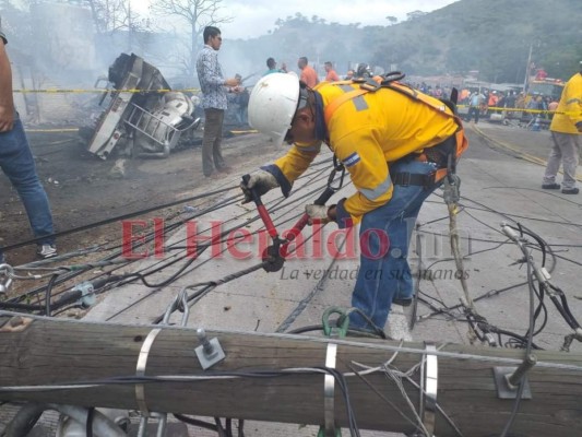 FOTOS: Accidente de rastra deja sin electricidad gran parte de zona sur de Honduras
