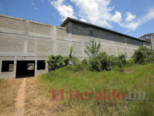 El Estado debe terminar de construir este penal y así cumplir parte de una sentencia internacional. Foto: David Romero/El Heraldo
