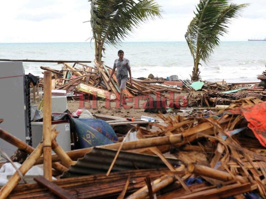Fotos de la devastación que dejó el tsunami en Indonesia