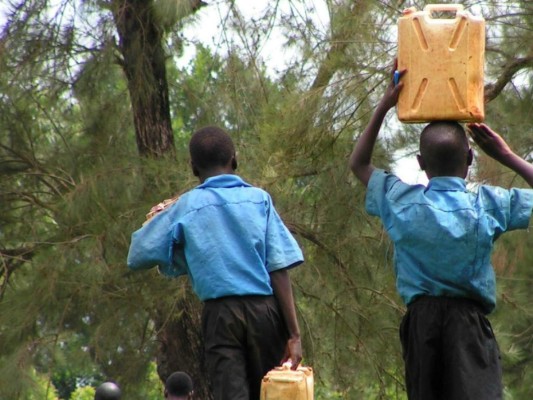 Un dispositivo solar que lleva agua potable a las comunidades