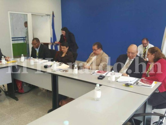 UNAH: Instalada mesa mediadora en Palacio de los Deportes