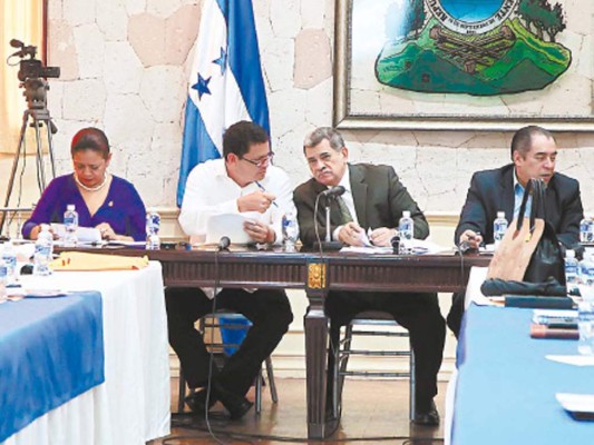 Educación enfrenta un déficit de 1,113 maestros para 2016