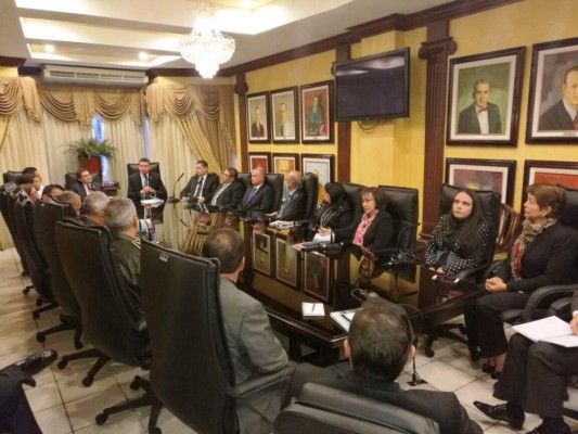 Honduras: Hernández, CSJ y Fusina discuten reformas al Código Penal