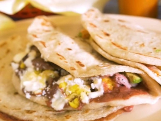 Página de Facebook viraliza las baleadas y asegura que son el regalo de Honduras al mundo