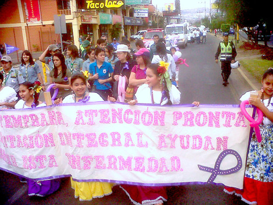 Capitalinos instan a la prevención del cáncer