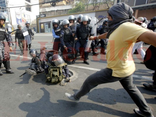 FOTOS: Así fueron los disturbios entre los copines y Policía Militar