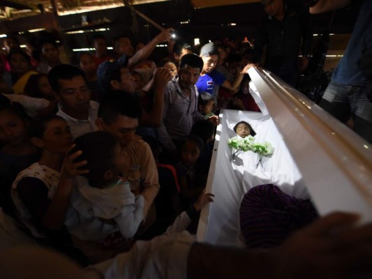 Fotos: El entierro de la niña guatemalteca que murió bajo custodia de los Estados Unidos